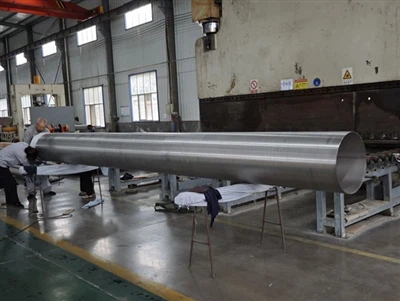 Titaniumrørbeslag brukt i olje- og gassindustrien